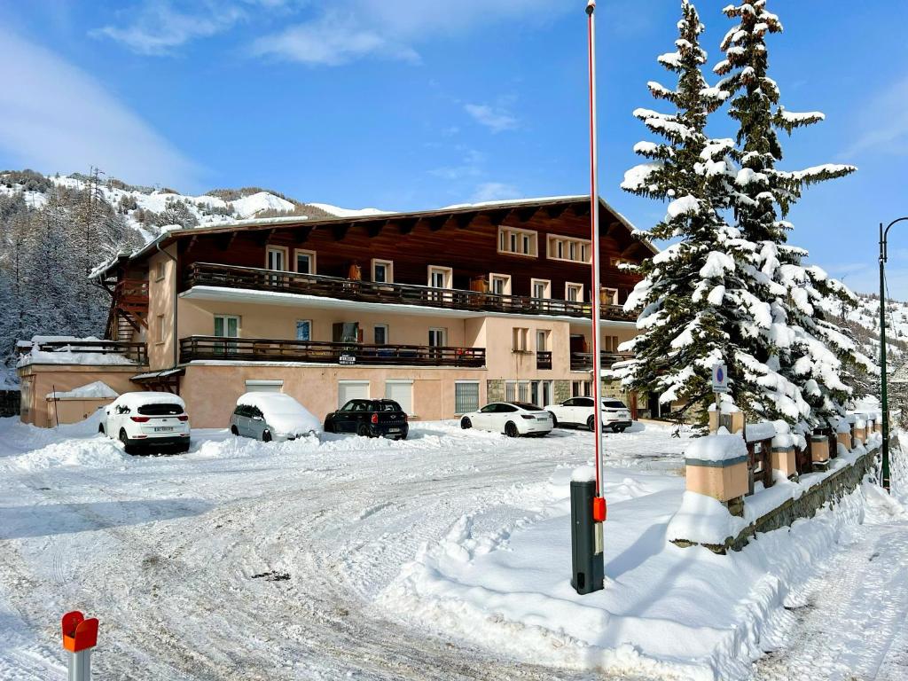 Vars Appart spacieux renove 4 couchages dans chalet appartement pied des pistes 8