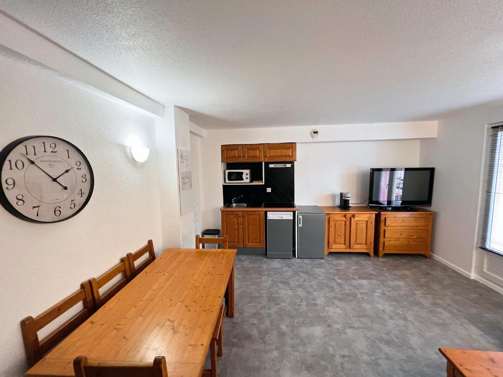 Vars Appart spacieux renove 4 couchages dans chalet appartement pied des pistes 9