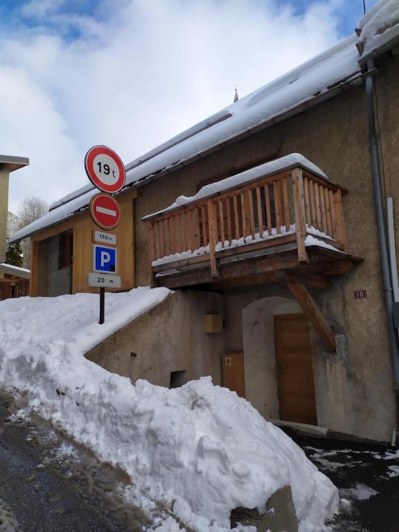 Village House In The Heart Of Saint Chaffrey gite pied des pistes 12