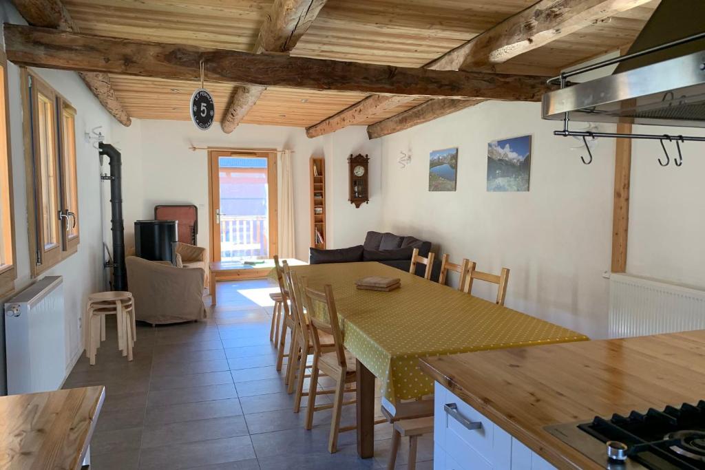 Village House In The Heart Of Saint Chaffrey gite pied des pistes 3