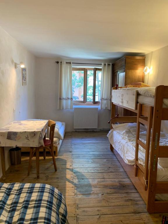 Village House In The Heart Of Saint Chaffrey gite pied des pistes 6