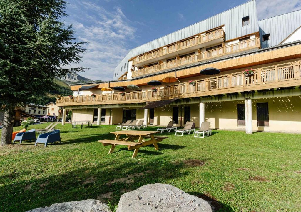 Village Vacances ATC Routes du Monde Saint Francois Longchamp hotel pied des pistes 7