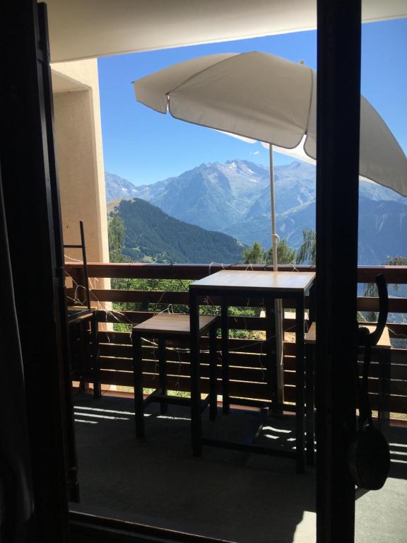 Vue exceptionnelle ALPE D HUEZ appartement pied des pistes 12