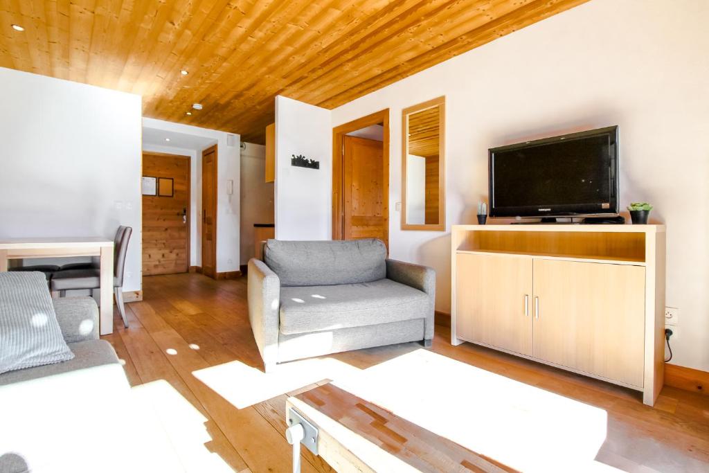 Vue panoramique sur les montagnes plein Sud T2 Skis aux pieds Piscine Spa appartement pied des pistes 5