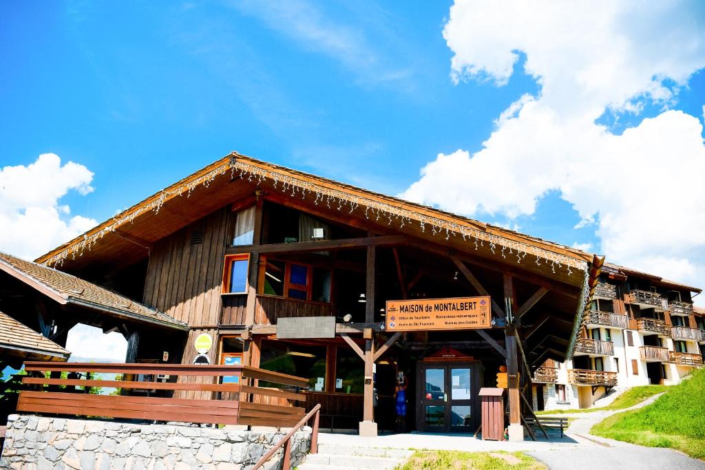 Your apartment near the ski lift appartement pied des pistes 10