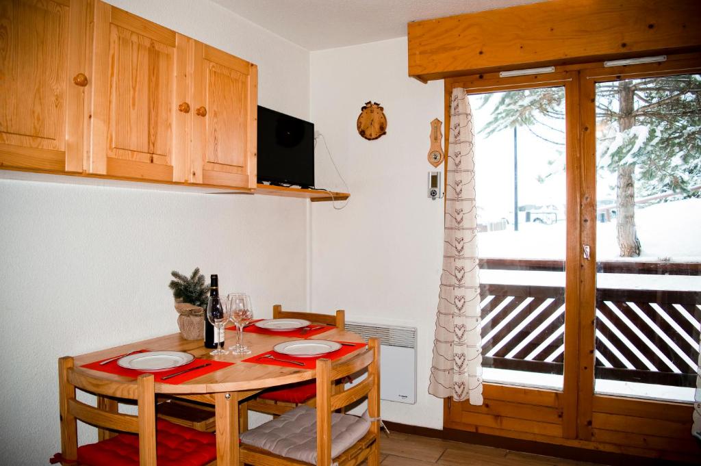 Your apartment near the ski lift appartement pied des pistes 3