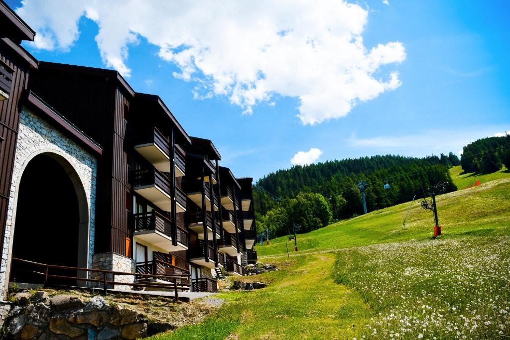Your apartment near the ski lift appartement pied des pistes 4
