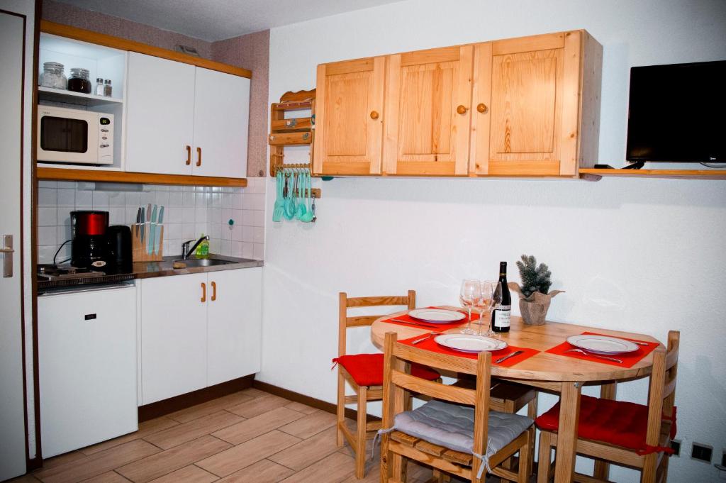 Your apartment near the ski lift appartement pied des pistes 6