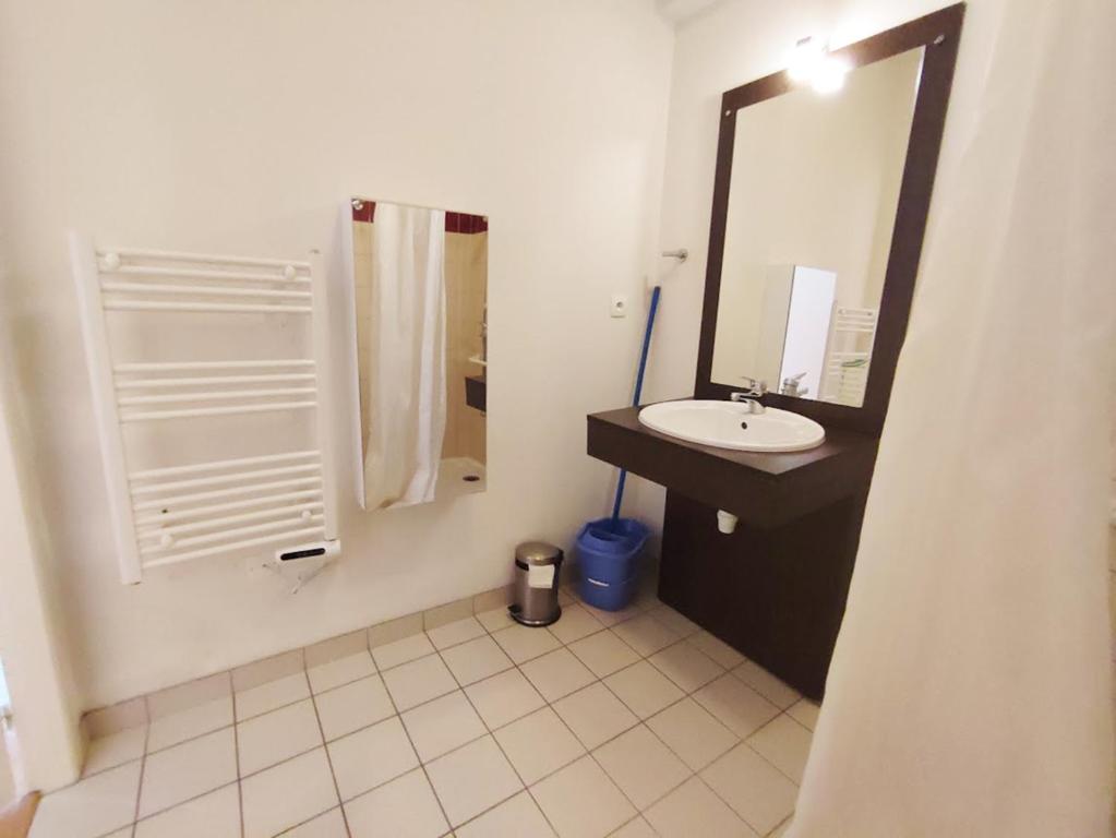 Zenitude T3 centre Luchon wifi casier a skis ascenseur 6 personnes appartement pied des pistes 2