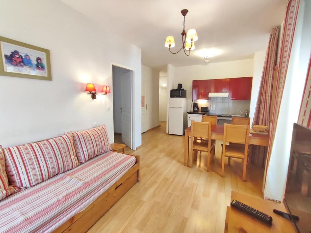 Zenitude T3 centre Luchon wifi casier a skis ascenseur 6 personnes appartement pied des pistes 3
