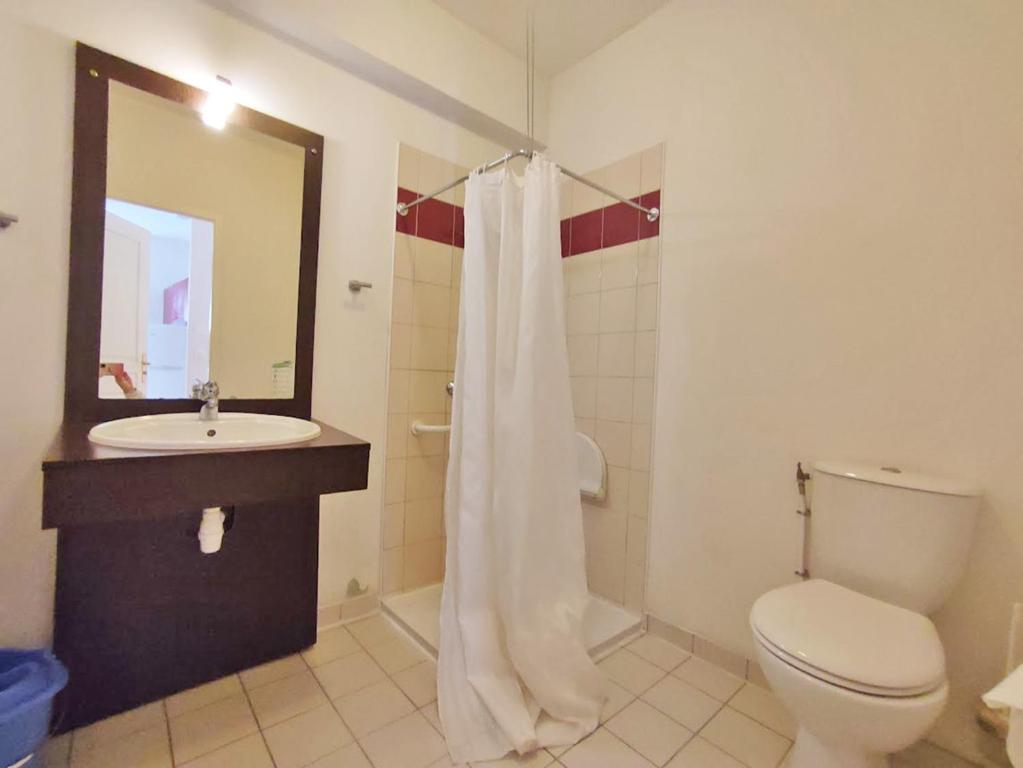 Zenitude T3 centre Luchon wifi casier a skis ascenseur 6 personnes appartement pied des pistes 5