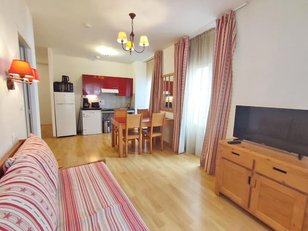 Zenitude T3 centre Luchon wifi casier a skis ascenseur 6 personnes appartement pied des pistes 6