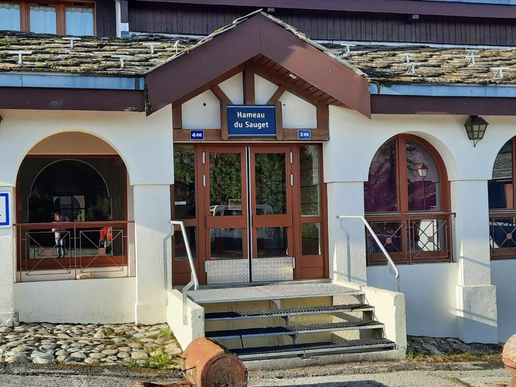 appart entierement renove les coches la Plagne appartement pied des pistes 17