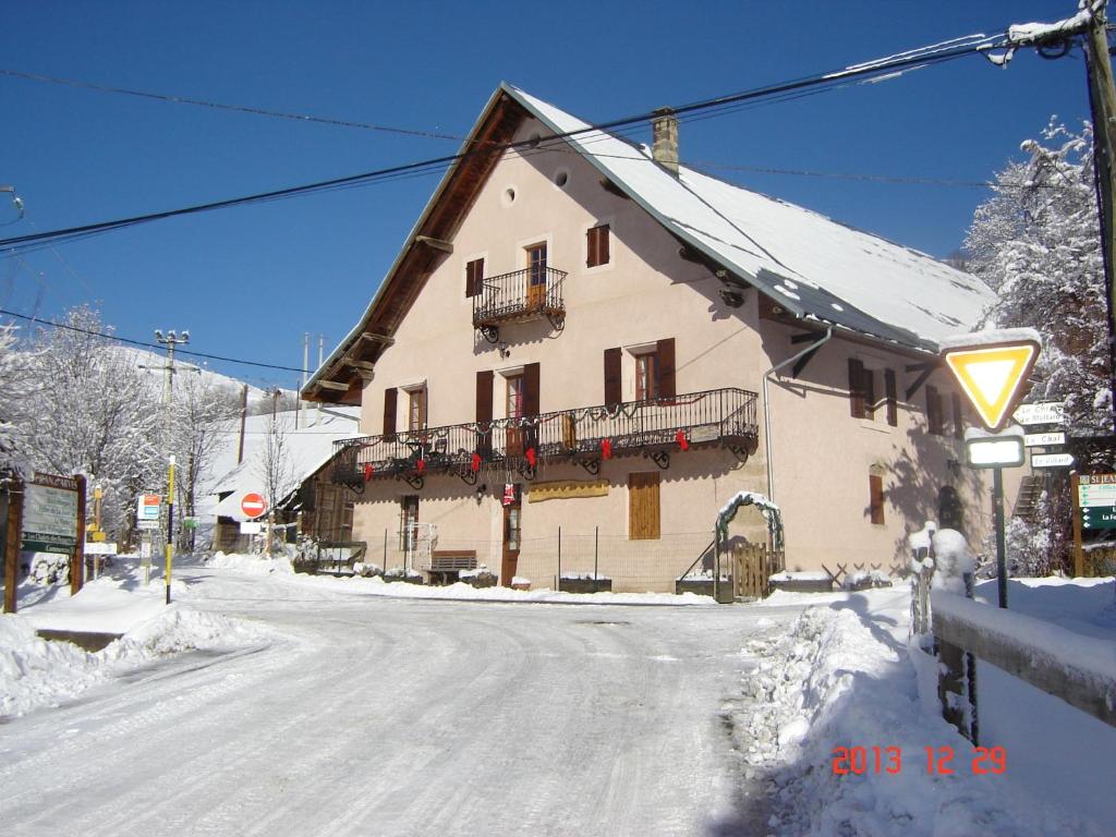 appartement edlweiss 4 pers dans gitela maison daugustin classe 3 etoiles la tour73530 st jean darves appartement pied des pistes 4