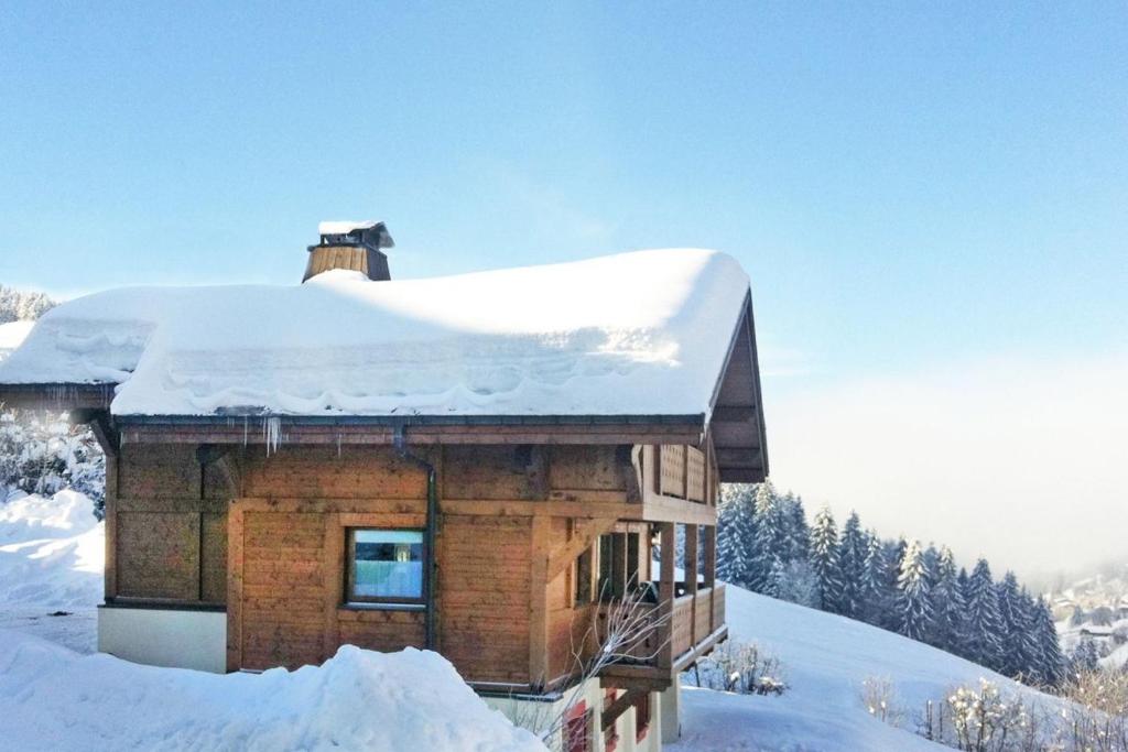 chalet Amitie familial de luxe avec JACUZZI a 150 m des pistes de ski de la Turche Parking prive WIFI fibre cheminee avec bois chalet pied des pistes 2