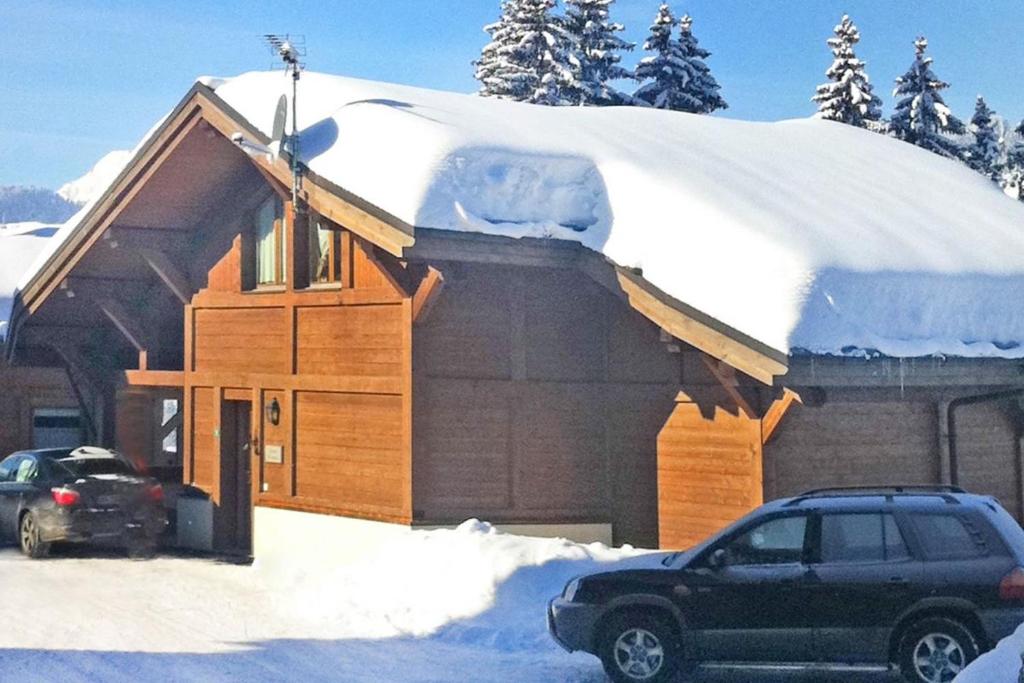chalet Amitie familial de luxe avec JACUZZI a 150 m des pistes de ski de la Turche Parking prive WIFI fibre cheminee avec bois chalet pied des pistes 3