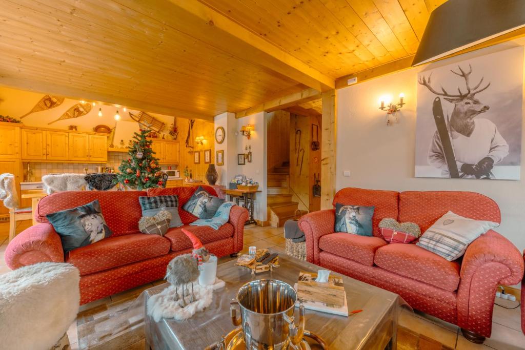 chalet Amitie familial de luxe avec JACUZZI a 150 m des pistes de ski de la Turche Parking prive WIFI fibre cheminee avec bois chalet pied des pistes 5