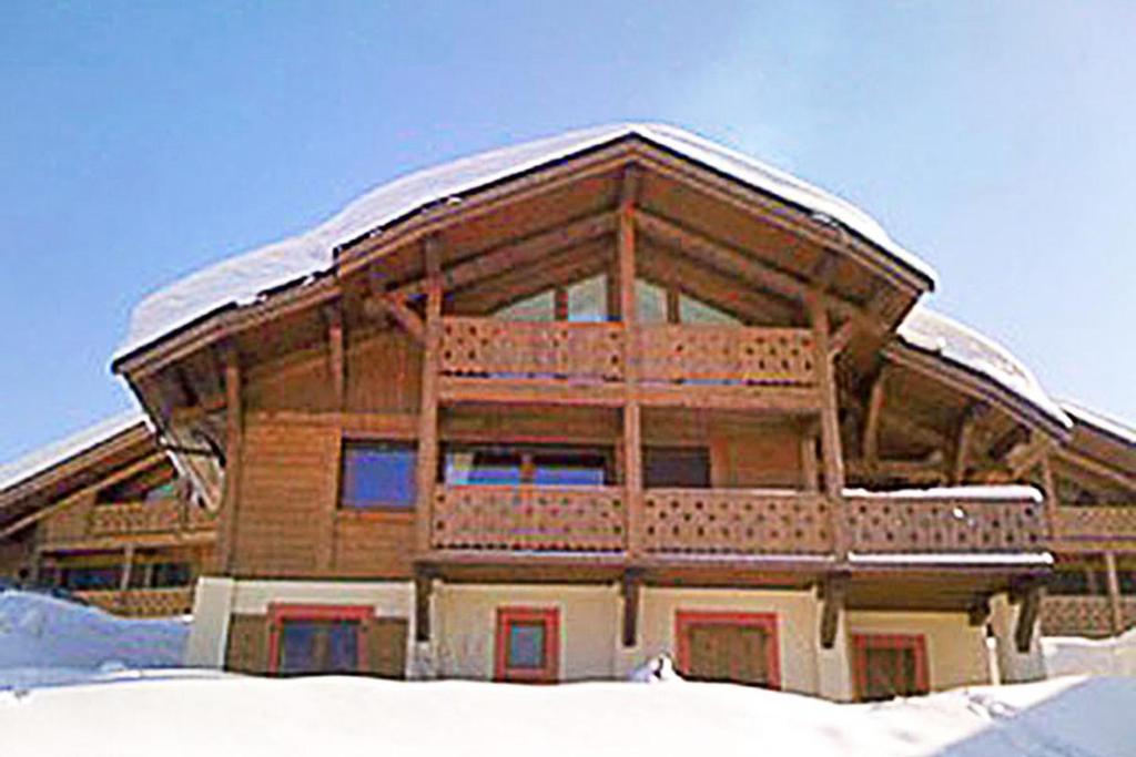 chalet Amitie familial de luxe avec JACUZZI a 150 m des pistes de ski de la Turche Parking prive WIFI fibre cheminee avec bois chalet pied des pistes