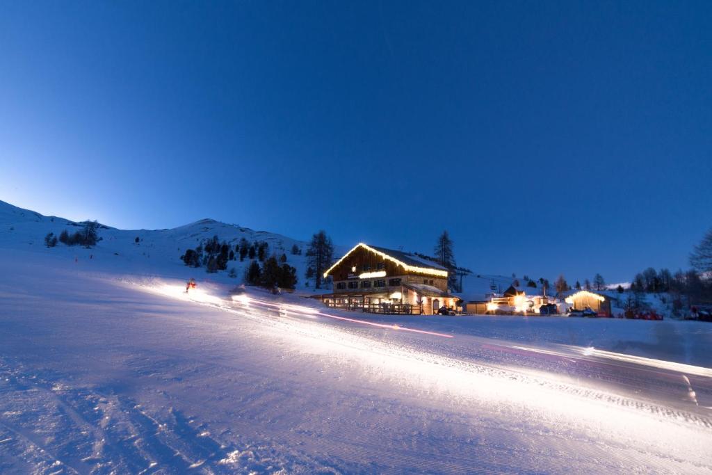 le Chalheureux hotel pied des pistes 16