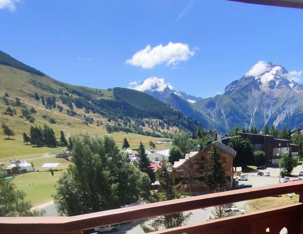 residence Plein Sud a cote Jandri express front de neige vue splendide Label 2 Alpes classe 2 etoiles Tourisme appartement pied des pistes 8