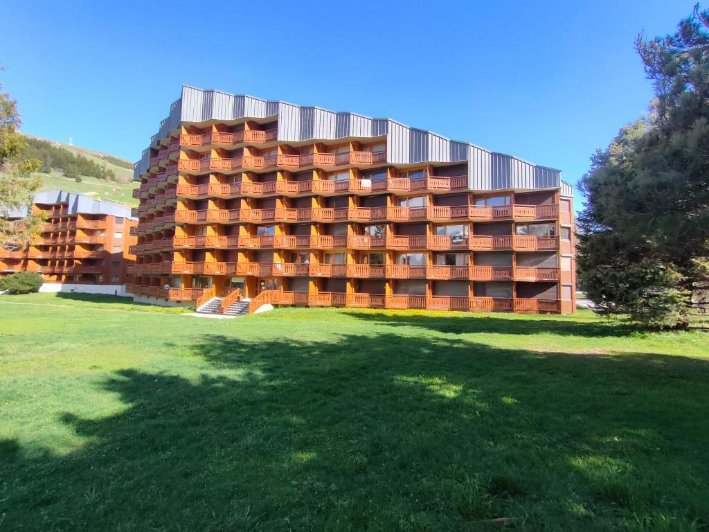 residence Plein Sud a cote Jandri express front de neige vue splendide Label 2 Alpes classe 2 etoiles Tourisme appartement pied des pistes 9