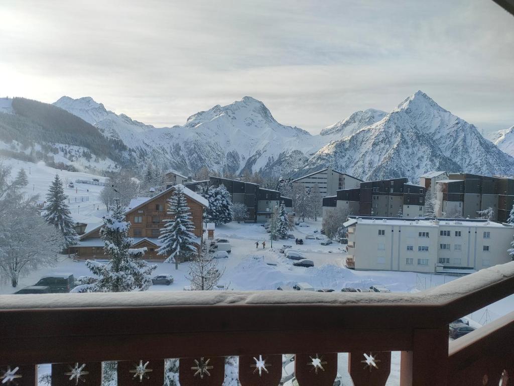 residence Plein Sud a cote Jandri express front de neige vue splendide Label 2 Alpes classe 2 etoiles Tourisme appartement pied des pistes