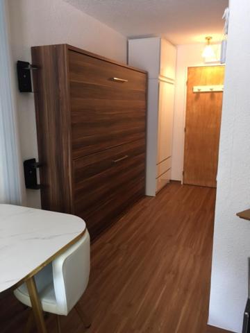 studio cabine chalet club III entierement renove appartement pied des pistes 13