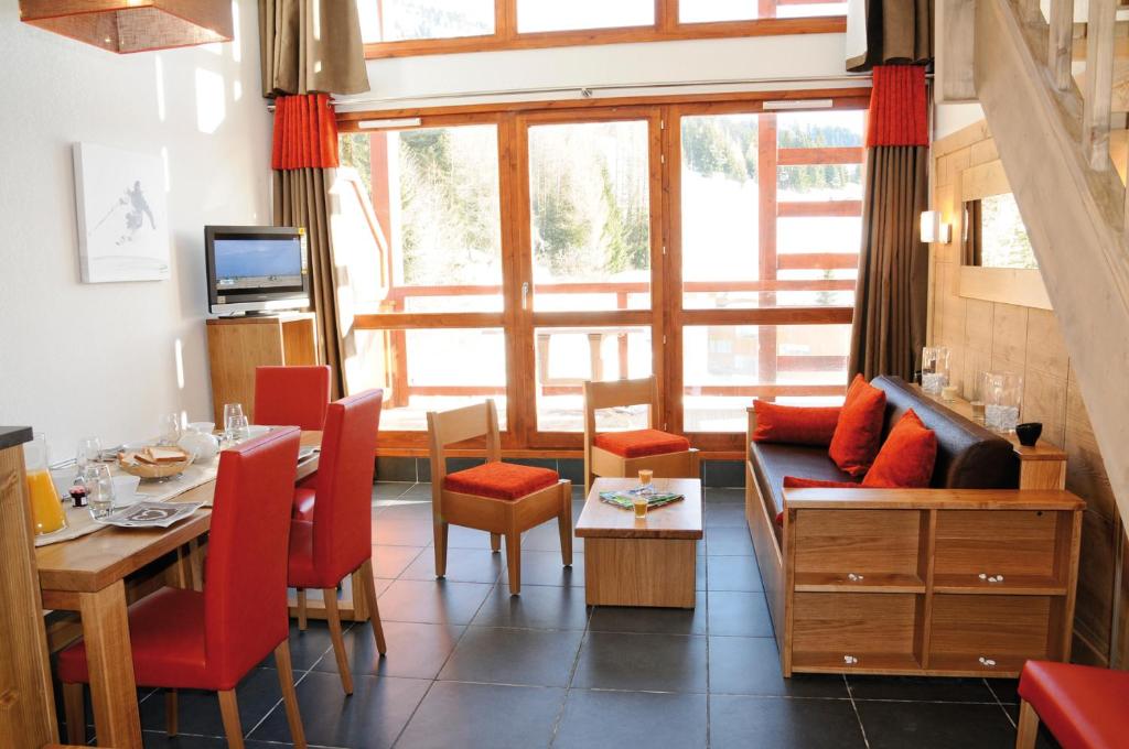 travelski home premium Residence Le Roc Belle Face appartement pied des pistes 5