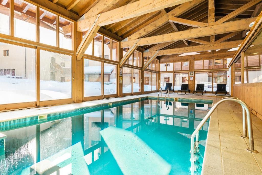 travelski home premium Residence Les Chalets dEdelweiss appartement pied des pistes 10