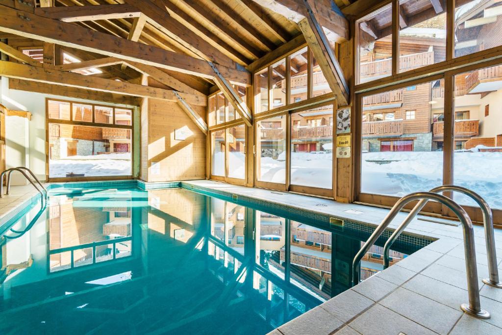 travelski home premium Residence Les Chalets dEdelweiss appartement pied des pistes 3