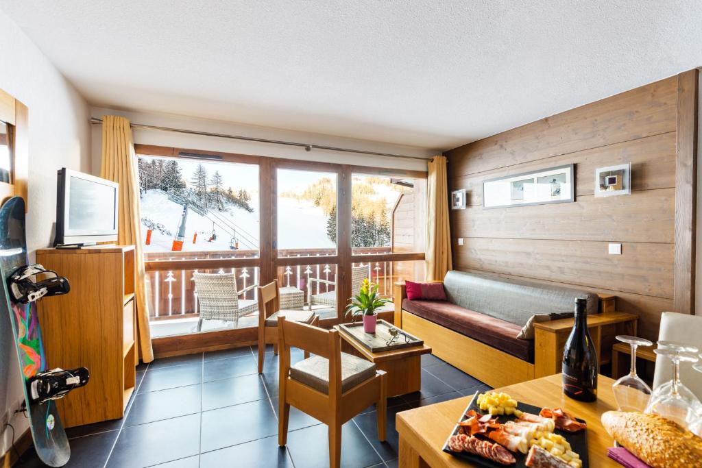 travelski home premium Residence Les Chalets dEdelweiss appartement pied des pistes 5